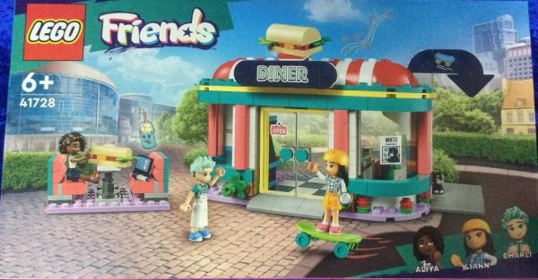Lego Friends Heartlake restaurant in de stad 41728